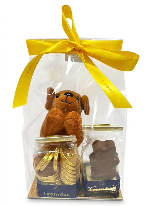Kit com peluche sortido, moedas e marshmallow