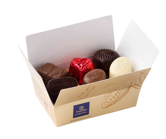caixa de chocolates dourada com 6 bombons de chocolate belga da Leonidas